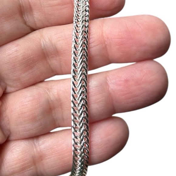 New Elegant Silver Necklace - Picture 2 of 7